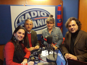 Laura Distefano e Anthony Distefano con i loro ospiti a Catania Report