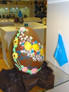 Uovo decorato per l'UNICEF